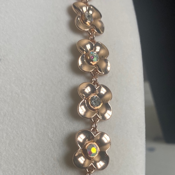 Vintage AB Gold Flower Necklace - Picture 4 of 9